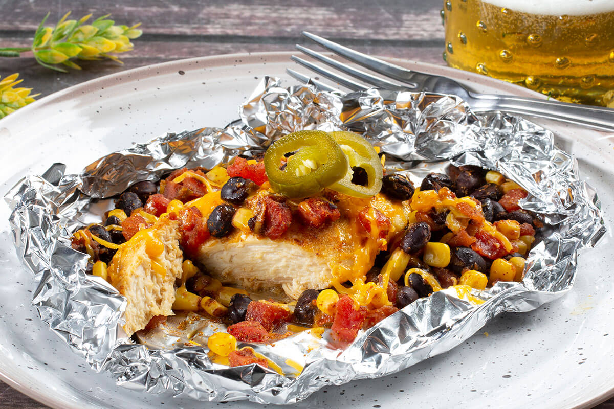 https://www.dollargeneral.com/ch/better-for-you/entrees/southwestern-chicken-foil-packets/_jcr_content/root/responsivegrid/image.coreimg.jpeg/1676656590084/dg-easy-meals-southwestern-chicken-foil-hero-min.jpeg