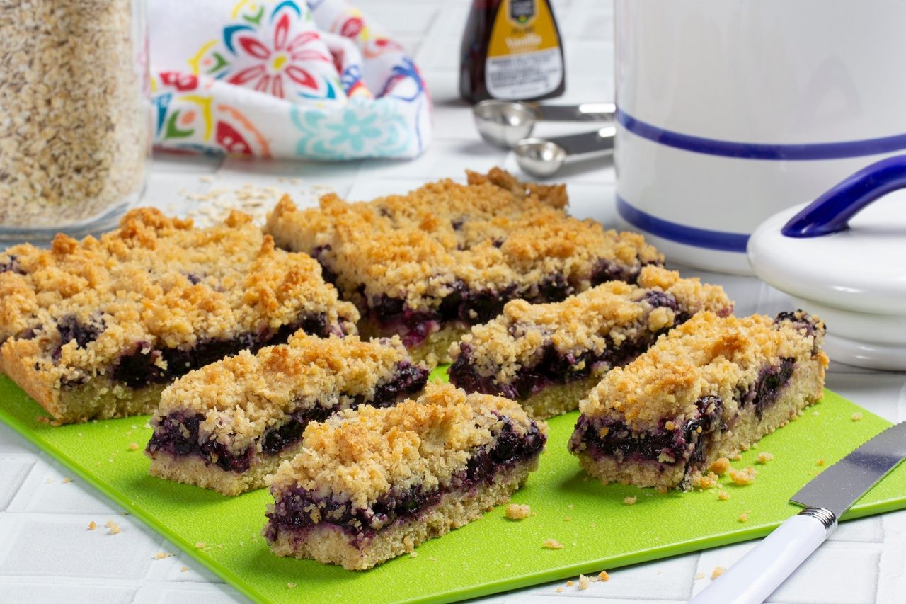  Blueberry crumble bars